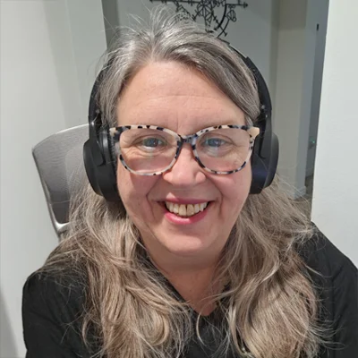 A headshot photo of Erin, a billing specialist at Thrive Integrative Health